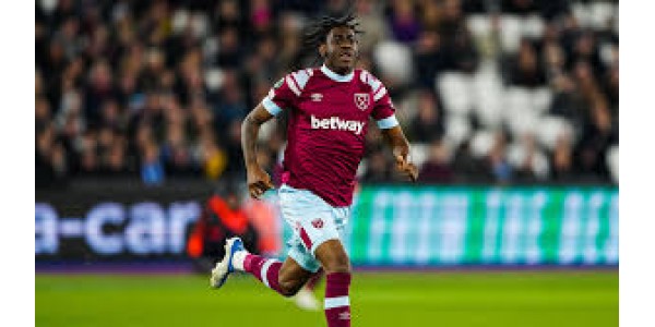 Manchester City verpflichtet 19-jährigen Stürmer Mubama